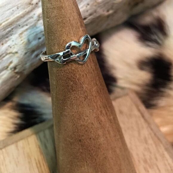 Heart and Arrow Sterling Silver Toe Ring Midi Ring - Picture 2 of 7